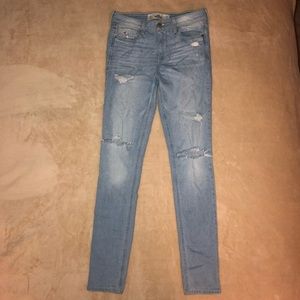 Light wash ripped skinny jeans